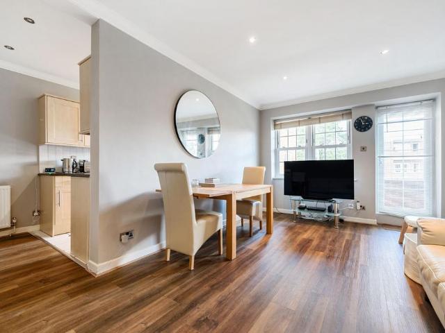 Flat for sale in Buckingham, Gerrards Cross
