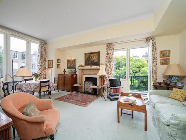 Flat for sale in Chelsea, Cat Hill