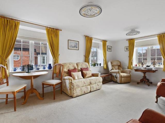Flat for sale in Amersham