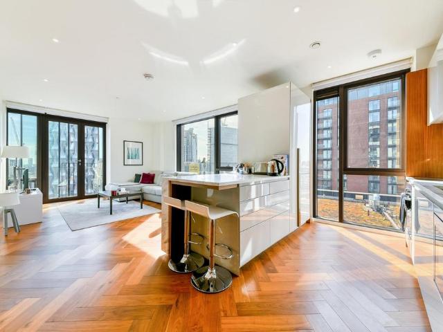 Flat for sale in Nine Elms, Greater London