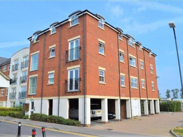 Flat for sale in Slough