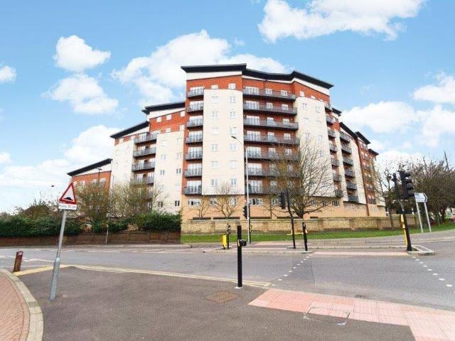 Flat for sale in Slough