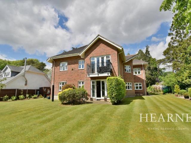Flat for sale in Tricketts Cross, Ferndown