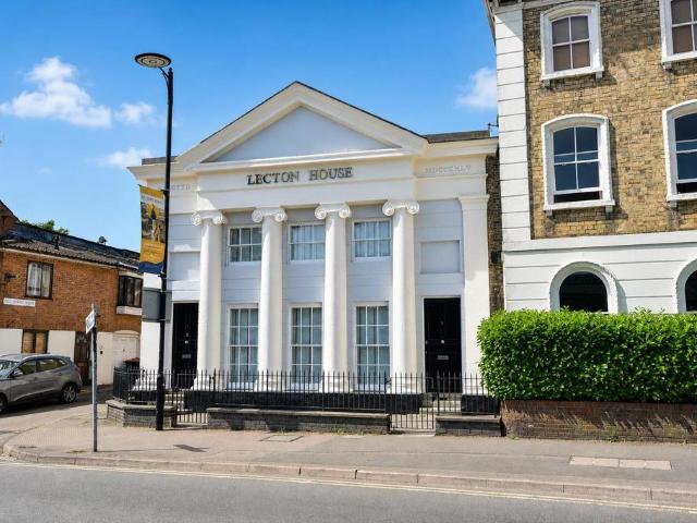 Flat for sale in Leighton-Linslade, Leighton Buzzard