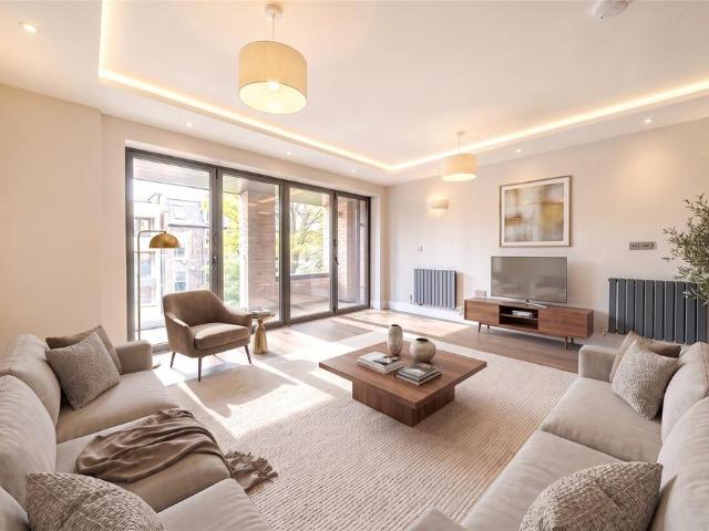 Flat for sale in Shepherd's Bush, Greater London