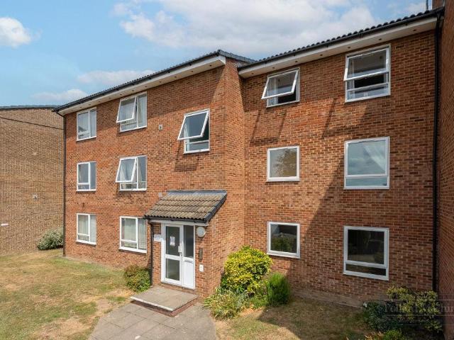 Flat for sale in London Borough of Croydon, Sanderstead