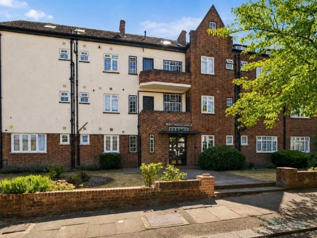 Flat for sale in Brent Cross, Greater London