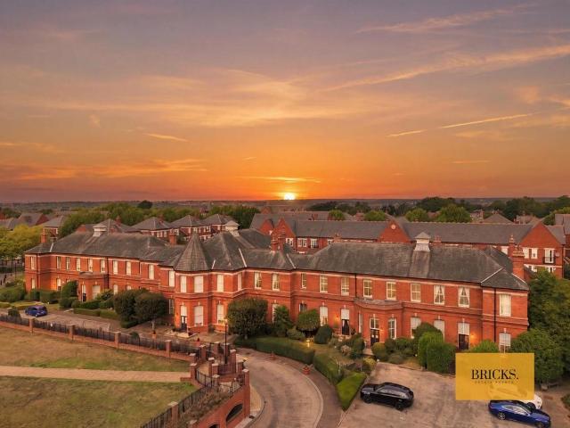 Flat for sale in Repton Park, Greater London