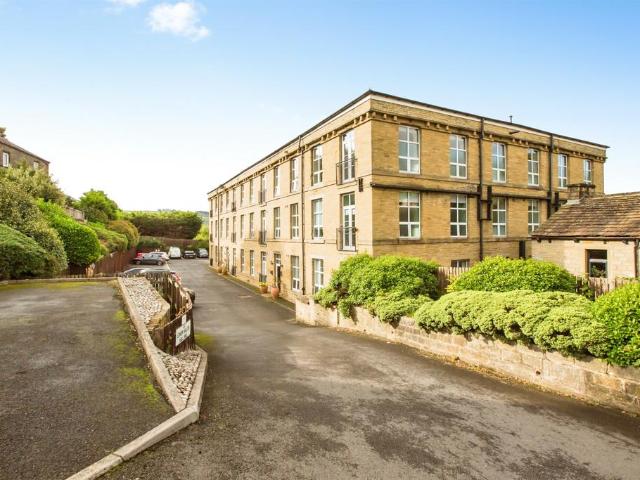Flat for sale in Willowfield, Sowerby Bridge