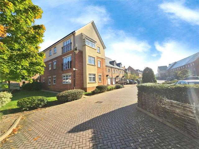 Flat for sale in Row Town, Surrey