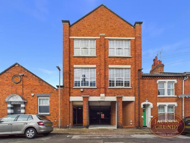 Flat for sale in Phippsville, Northampton