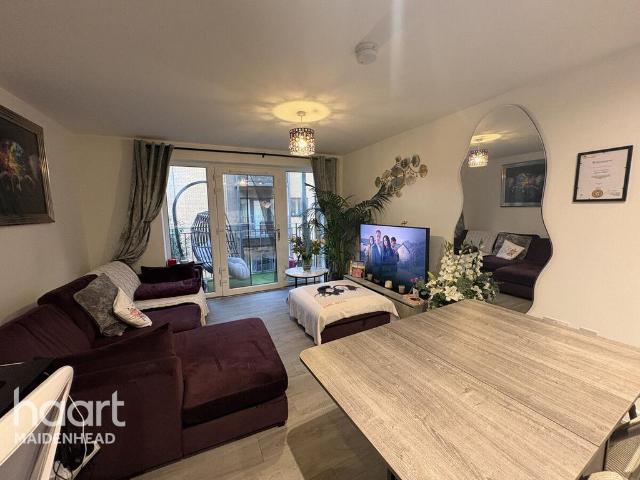 Flat for sale in Maidenhead