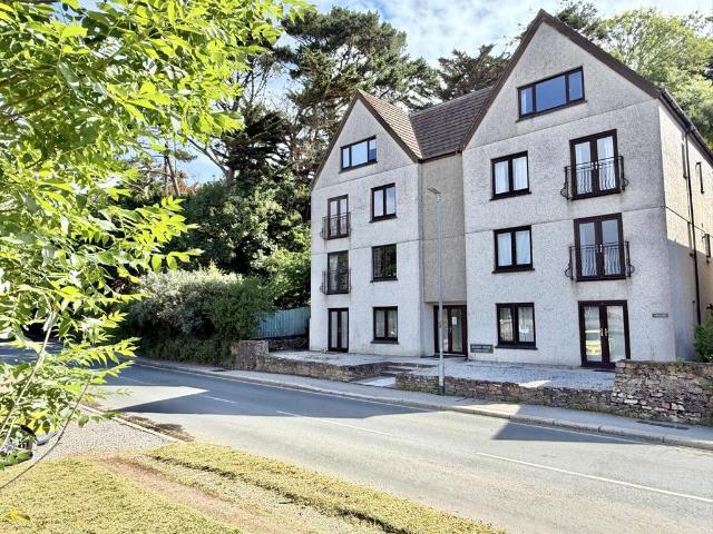 Flat for sale in Newham, Penweathers