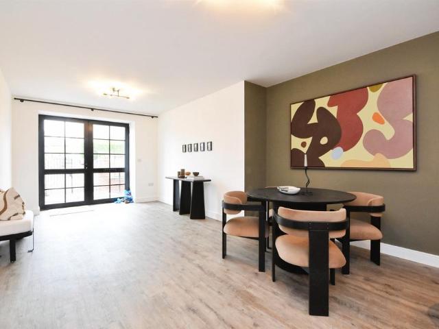 Flat for sale in Chipping Hill, Essex