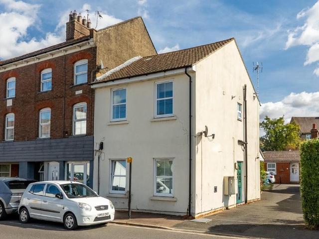 Flat for sale in Leighton-Linslade, Leighton Buzzard