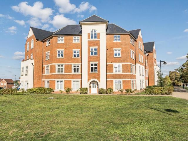 Flat for sale in Aldershot, Hampshire