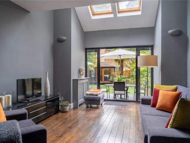 Flat for sale in Tulse Hill, Greater London