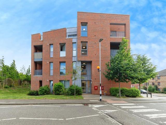 Flat for sale in Hertford, Colliers End