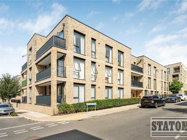 Flat for sale in High Barnet, Greater London