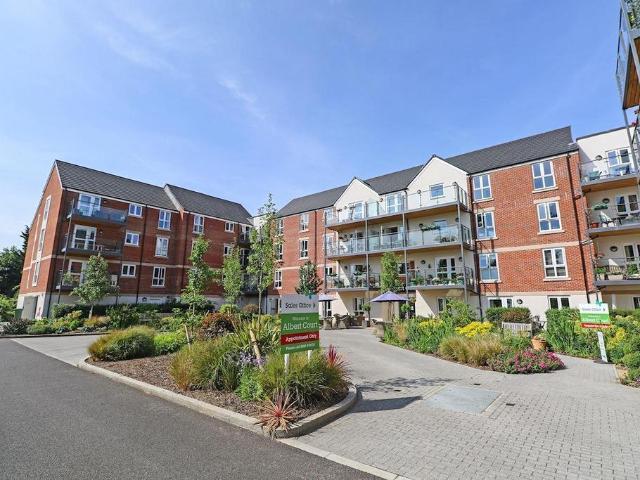 Flat for sale in Henley-on-Thames, Berrick Salome