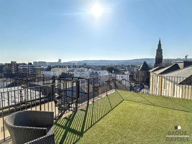 Flat for sale in Eastbourne, Isle Of Man