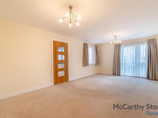 Flat for sale in Denham, Denham Green