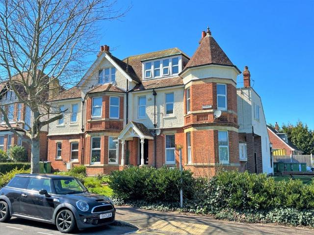 Flat for sale in Folkestone
