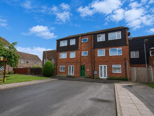 Flat for sale in Slough
