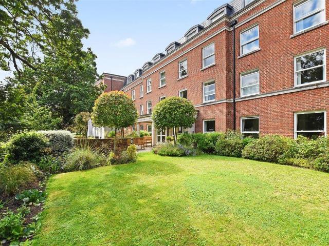 Flat for sale in Fretherne, Hertfordshire