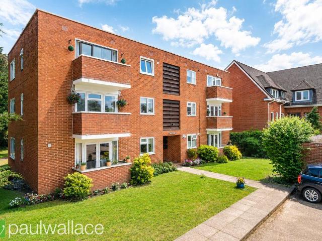 Flat for sale in Broxbourne, Hertfordshire