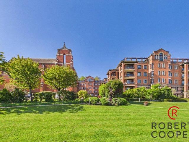 Flat for sale in Greater London