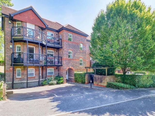 Flat for sale in High Wycombe Community Board, High Wycombe