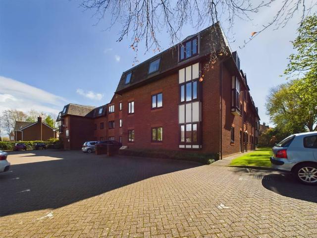 Flat for sale in Roby Mill, Lancashire