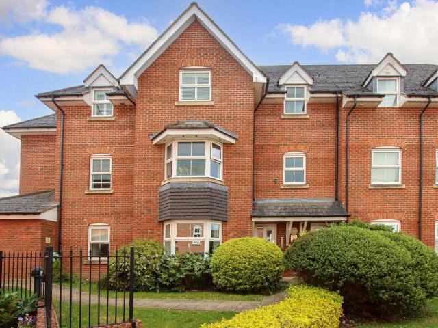 Flat for sale in Pouchen End, Hertfordshire
