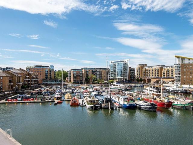 Flat for sale in Ratcliffe, Limehouse