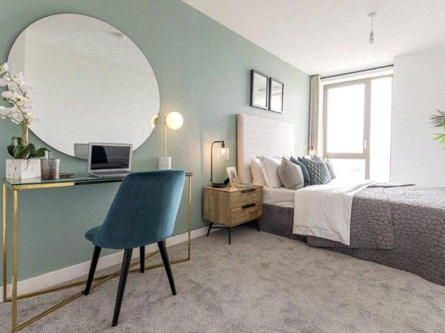 Flat for sale in London Borough of Ealing, Greater London
