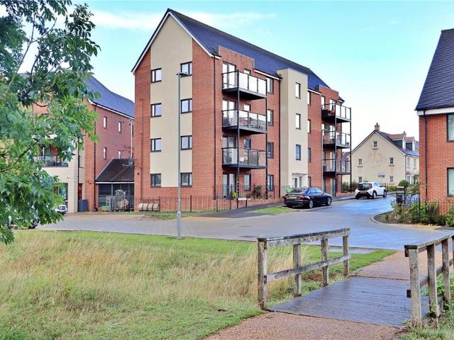 Flat for sale in Kingsmead, Shenley Brook End
