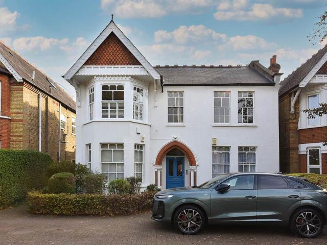 Flat for sale in London Borough of Ealing, Greater London