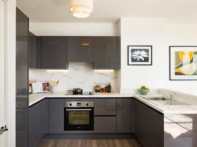 Flat for sale in South Bermondsey, Greater London
