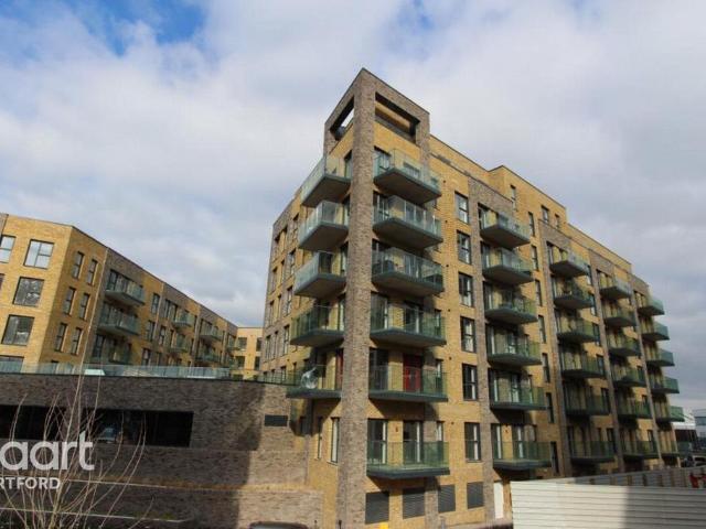 Flat for sale in Monks Orchard, Kent