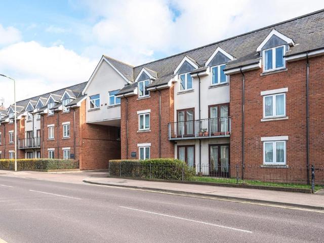 Flat for sale in King's Walden, Hertfordshire
