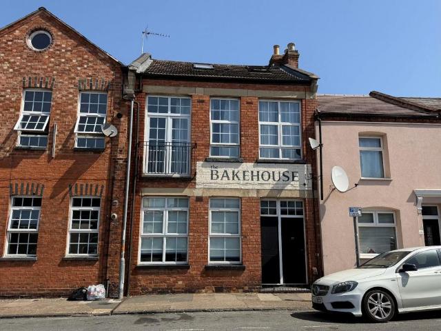 Flat for sale in Semilong, Northampton