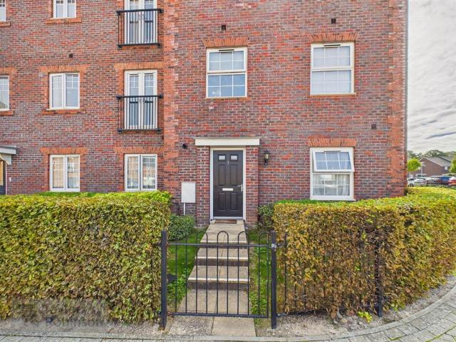 Flat for sale in Forge Wood, Crawley