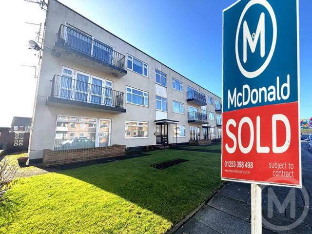 Flat for sale in Knowle, Bispham