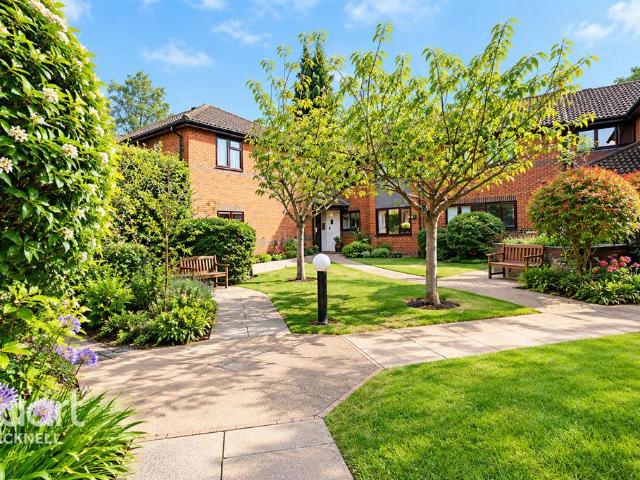 Flat for sale in Easthampstead, Bracknell