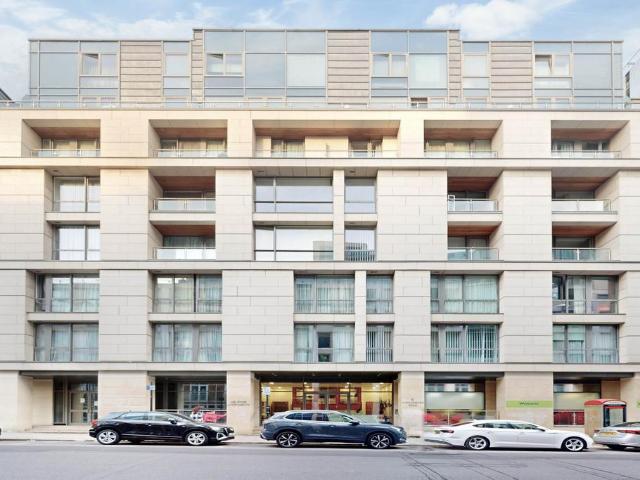 Flat for sale in Belsize Park, Greater London