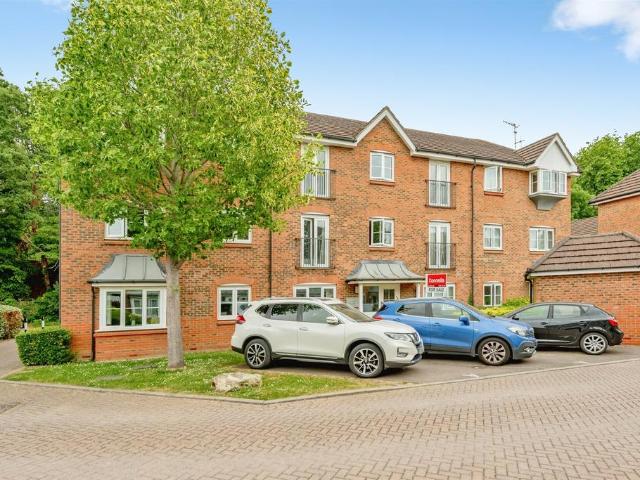 Flat for sale in Red Hill, Surrey