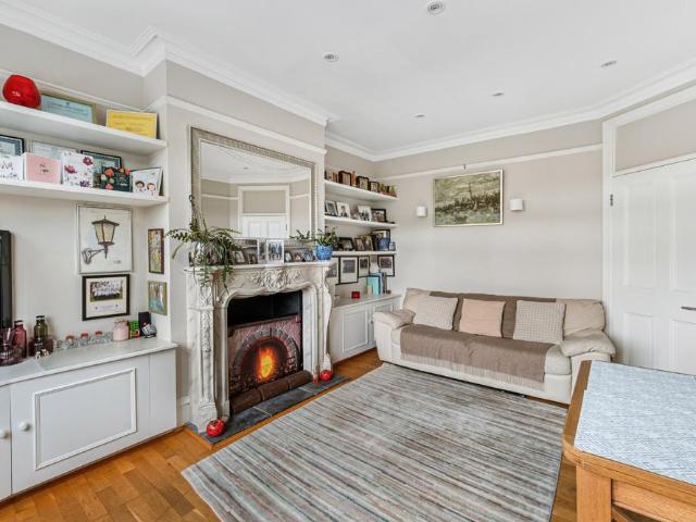 Flat for sale in West Kensington, Greater London