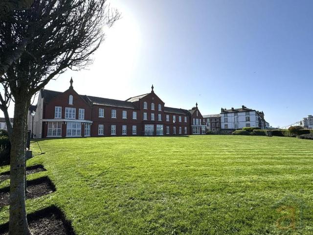 Flat for sale in Meols Cop, Southport