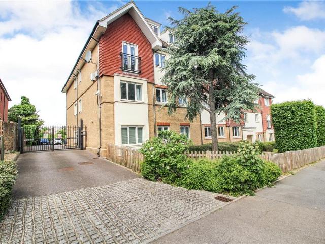 Flat for sale in Ardleigh Green, Greater London